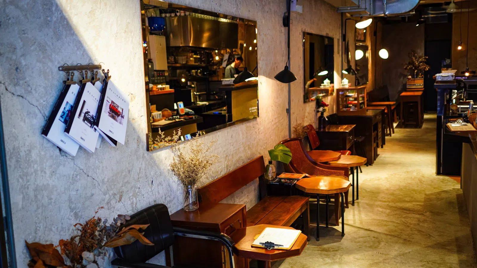 Halfway Coffee, Hong Kong