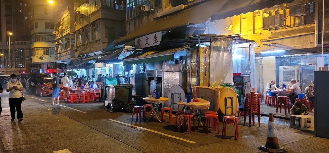 Wok Hei et Auvents Verts : Manger dans les Dai Pai Dong Disparus de Hong Kong